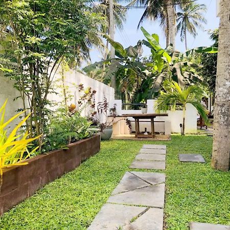 Ayona Beach Villa Katuneriya Exterior photo