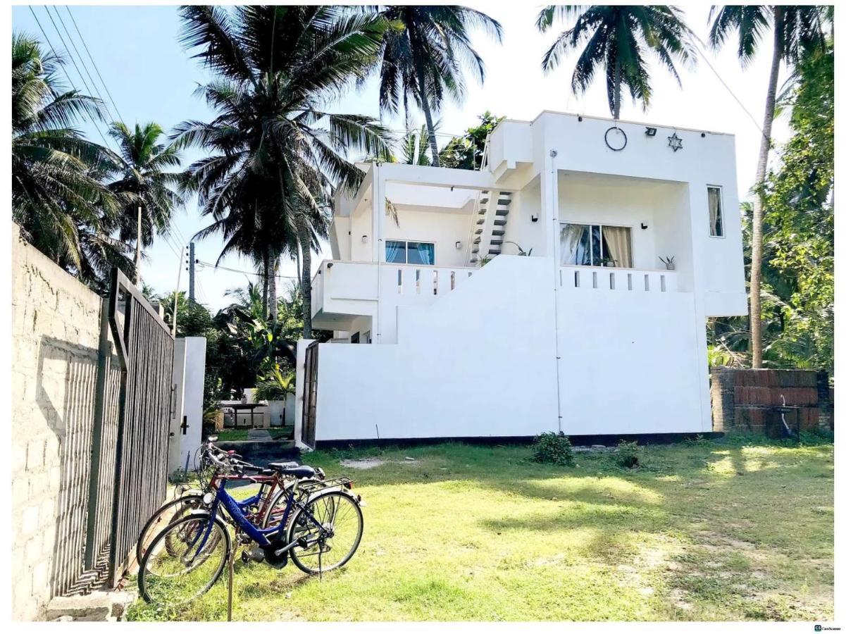 Ayona Beach Villa Katuneriya Exterior photo