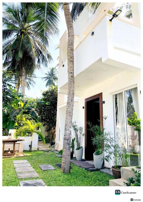 Ayona Beach Villa Katuneriya Exterior photo