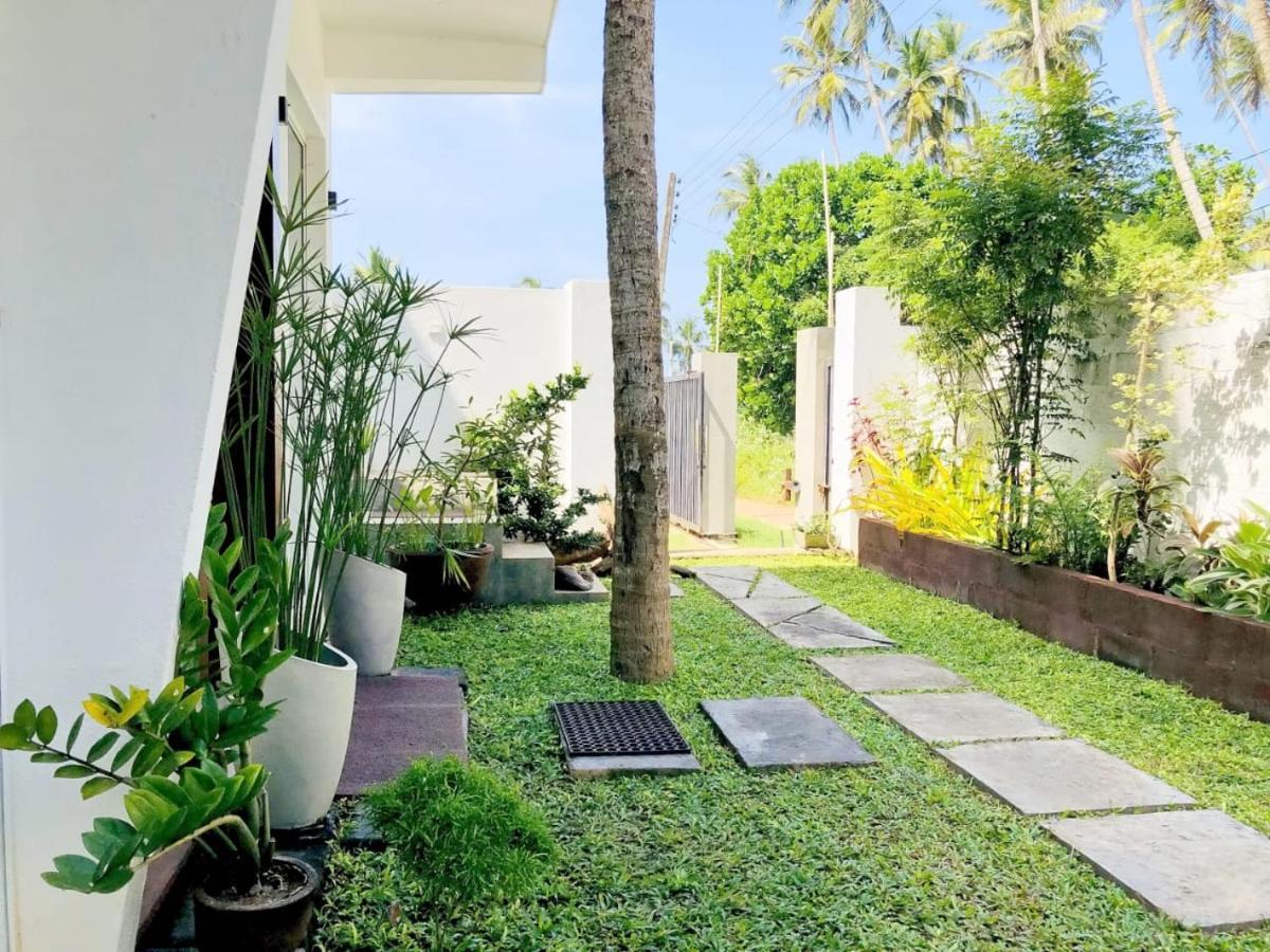 Ayona Beach Villa Katuneriya Exterior photo